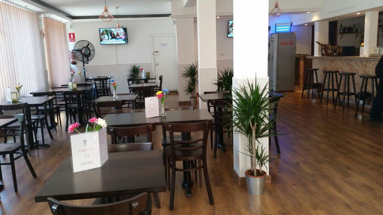 Hotel Restaurante El Álamo Buitenkant foto